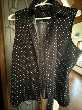 Jones New York Signature Polka Dot Cotton. Easy Care  Sleeveless Shirt L